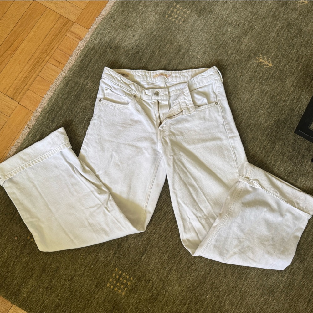 Levi’s Low Loose in White Squared